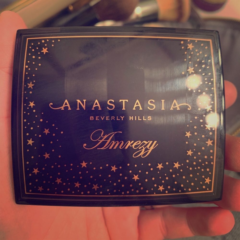 Anastasia Amrezy highlighter
